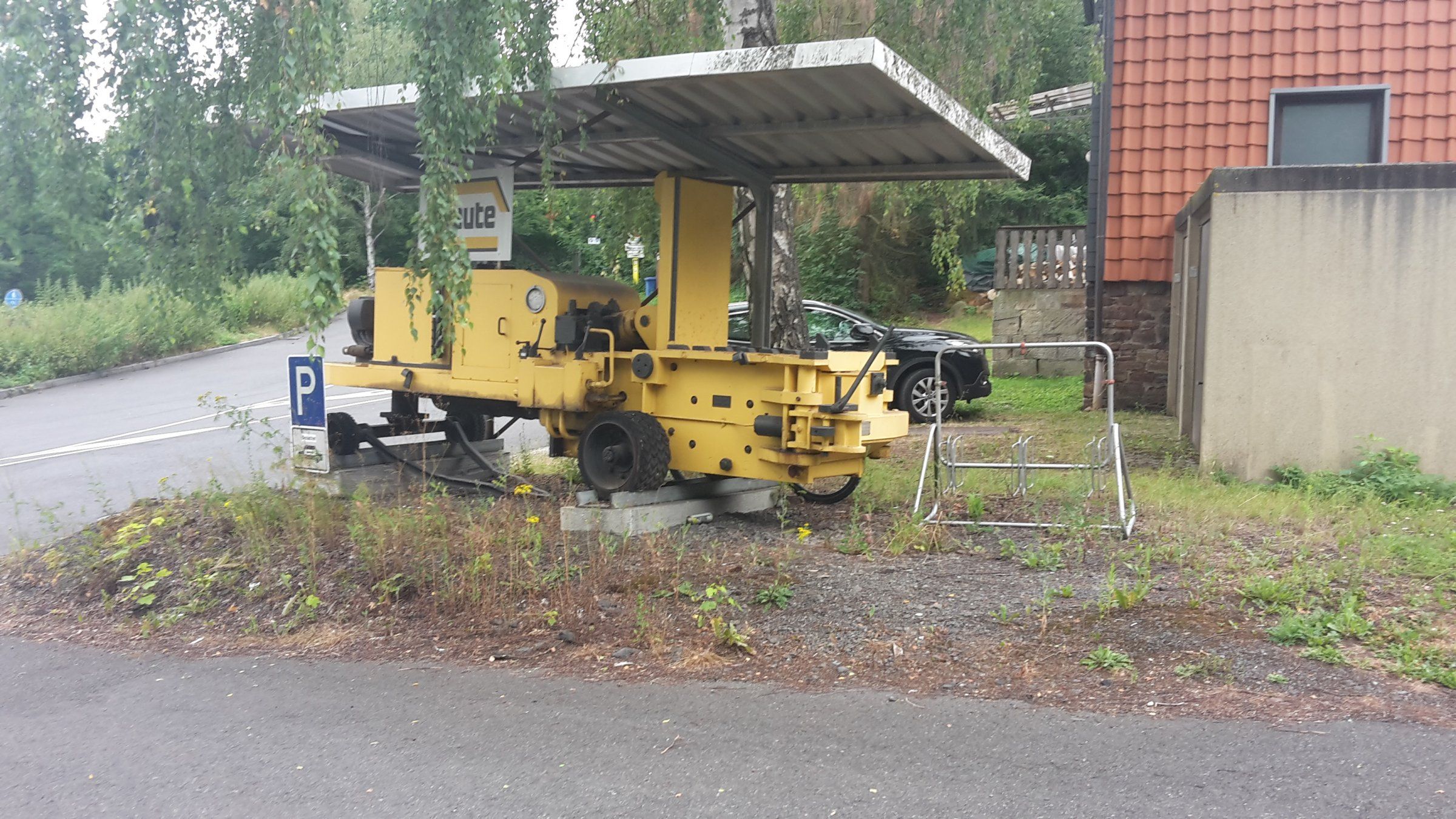 687042