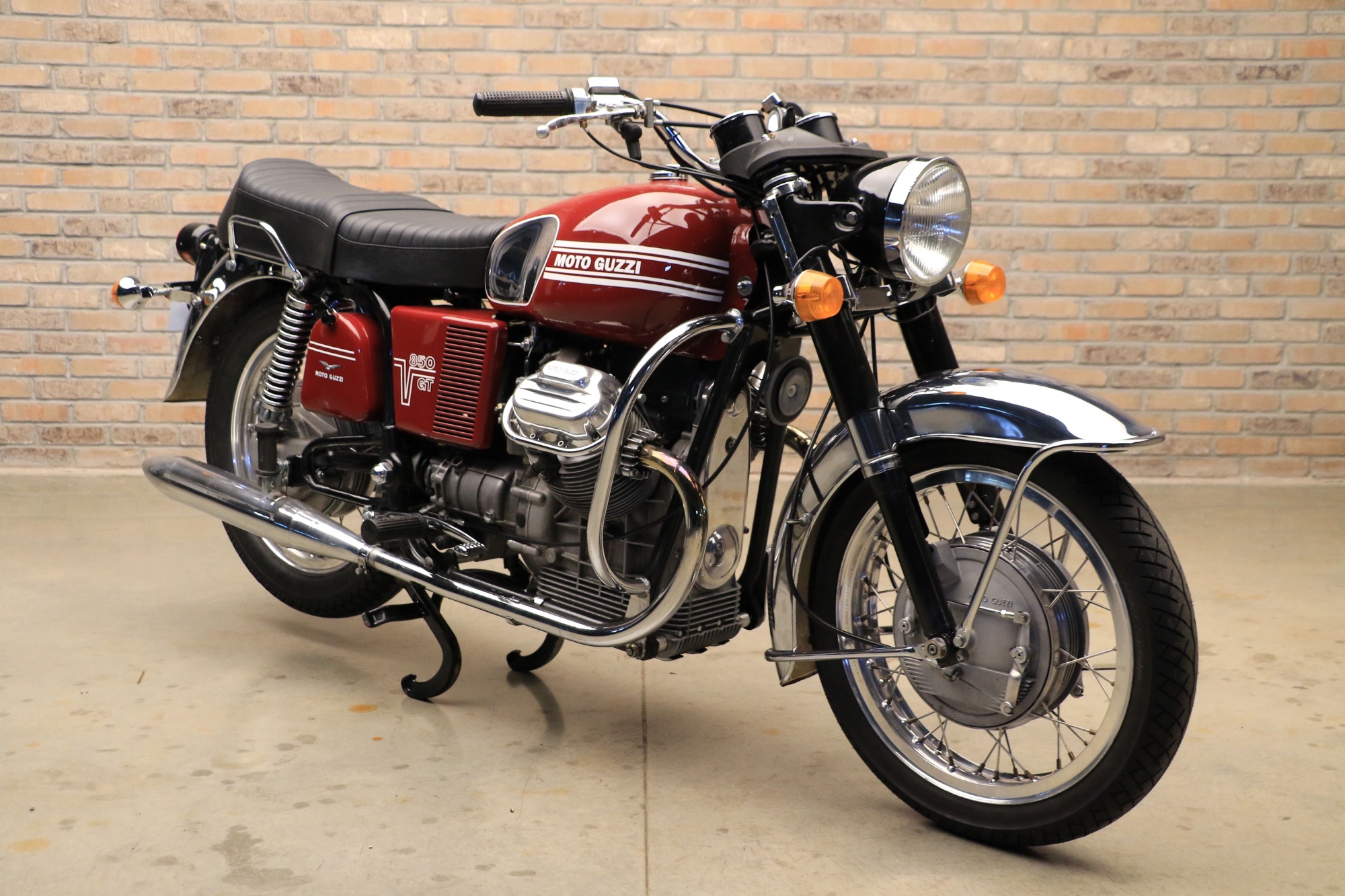 1973-moto-guzzi-v7-850gt.jpeg