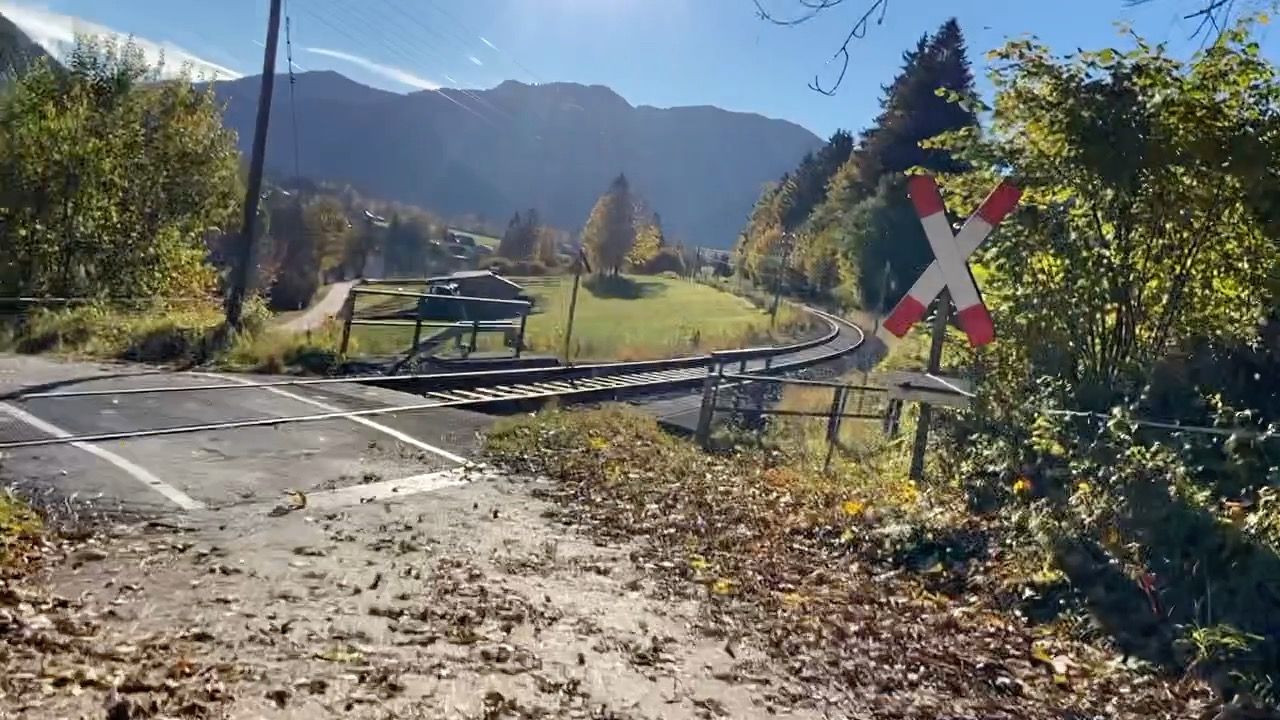 2. Bahnübergang Großglockner Teil 1.jpg