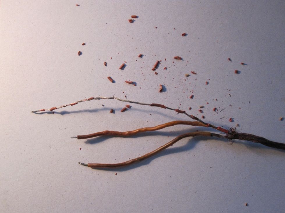 2012-03-04 02a Schreibtischlampe neu verkabelt.jpg