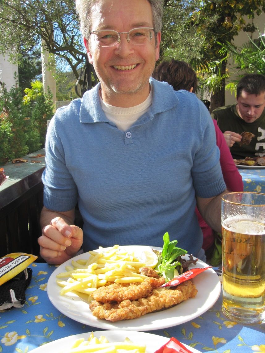 2014-10-18 P-B-P 59a Uwe mit Schnitzel.jpg