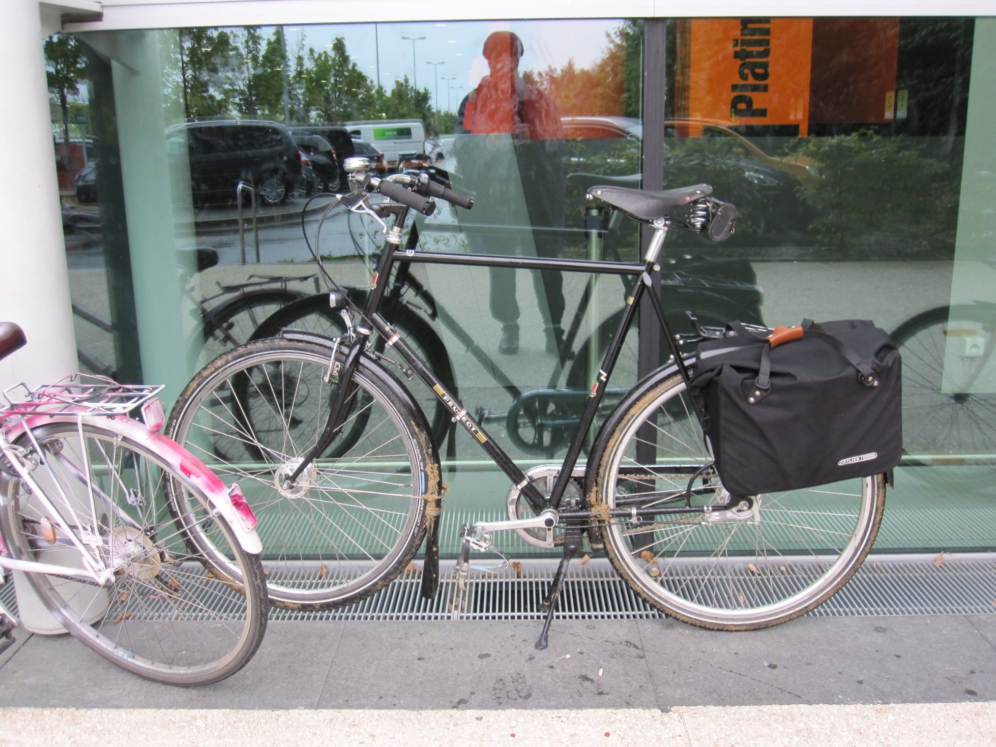 2015-08-16 01a Peugeot Paris Flughafen Mulhouse.jpg