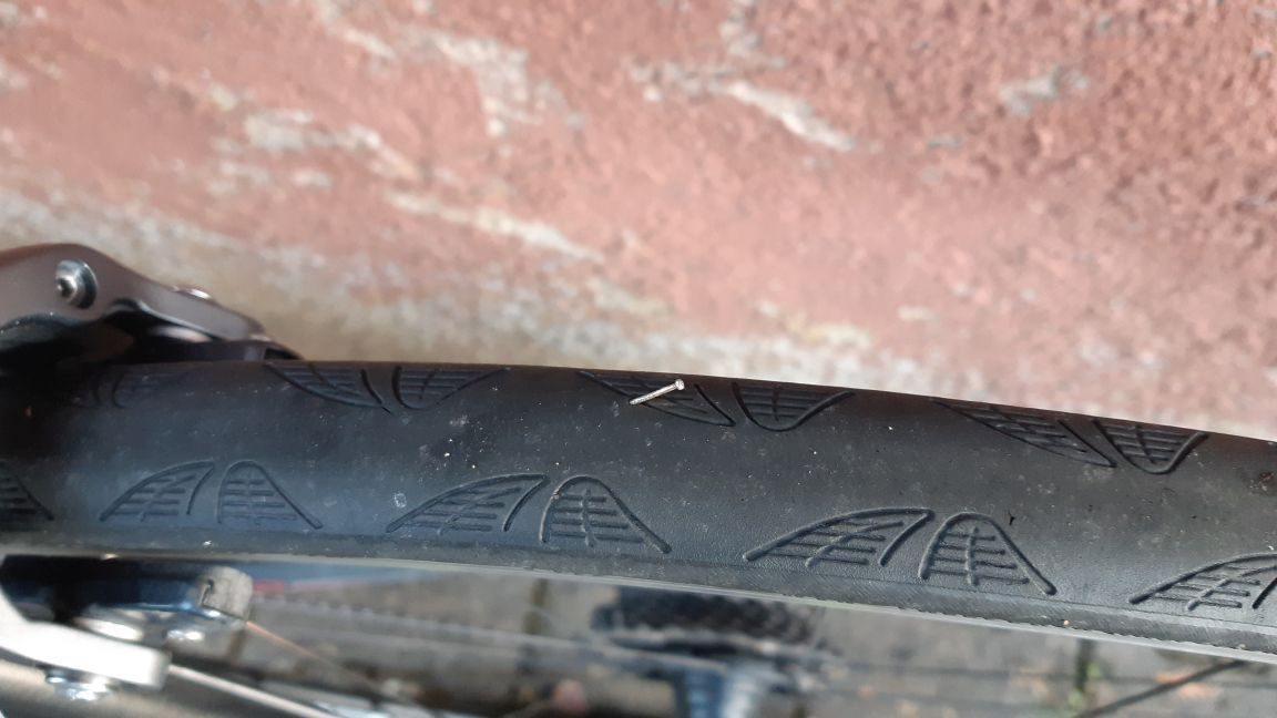 20191230_nagel_im_reifen.jpg