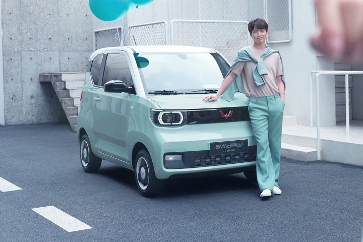 2021-Wuling-Hong-Guang-MINI-EV-Macaron-China-Exterior-002-Avocado-Green-720x480.jpg