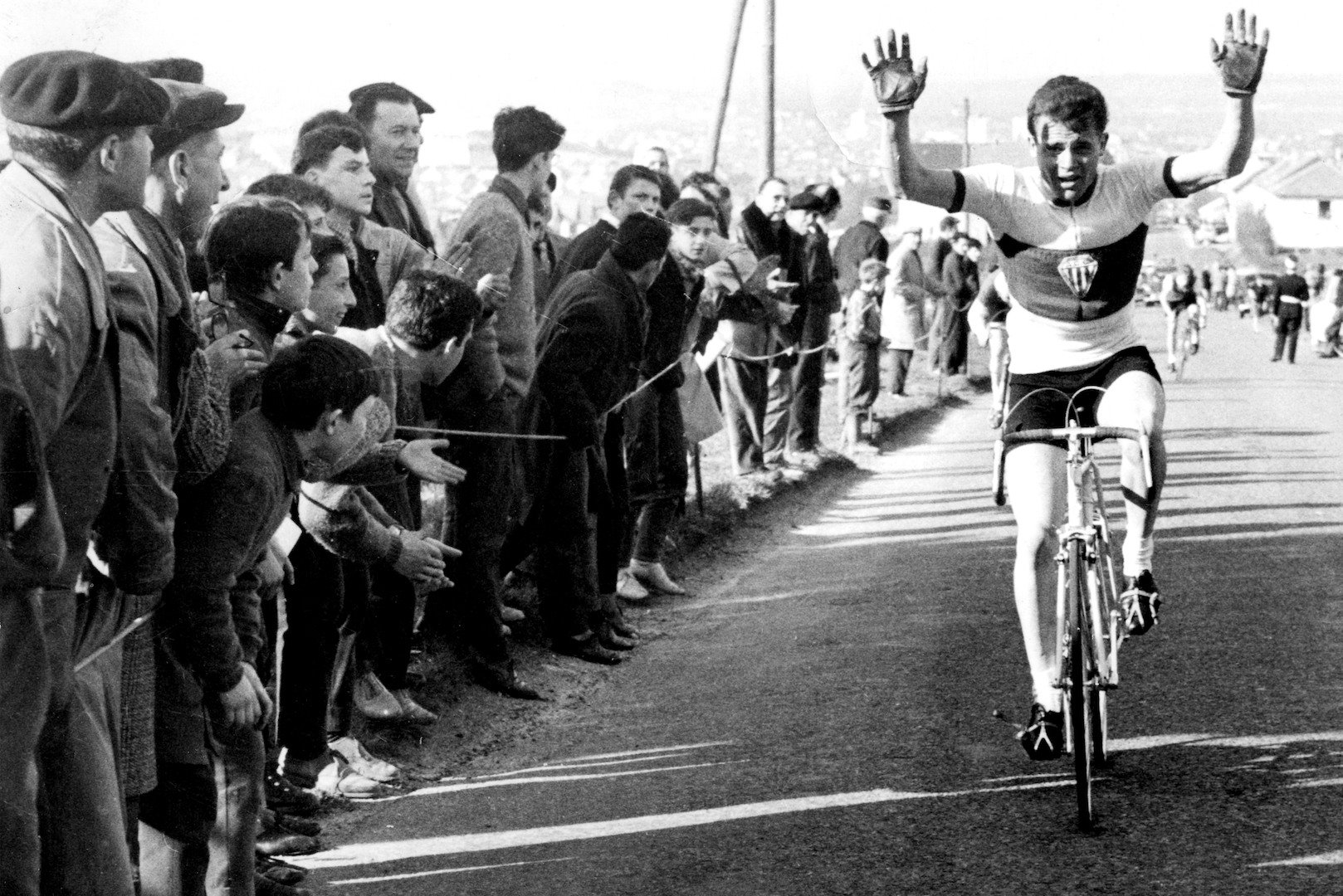 30a-1962-7-avril-Montluçon-Daniel-Barbry-remporte-léliminatoire-du-1er-Pas-Dunlop.jpg