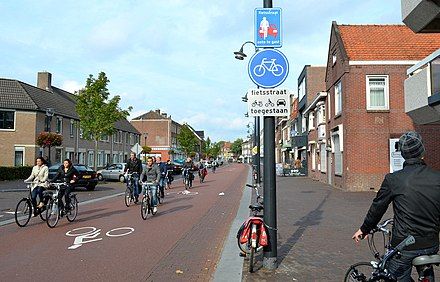 440px-Fietsstraat.jpg