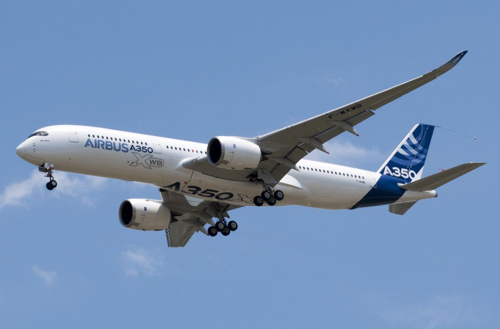 A350_First_Flight_-_Low_pass_02.jpeg