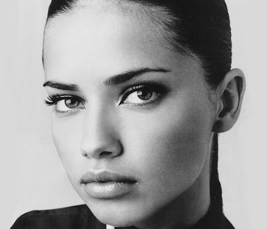 adriana lima (2001).jpg