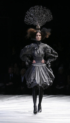 Alexander_McQueen_Fall_2008_Collection.png