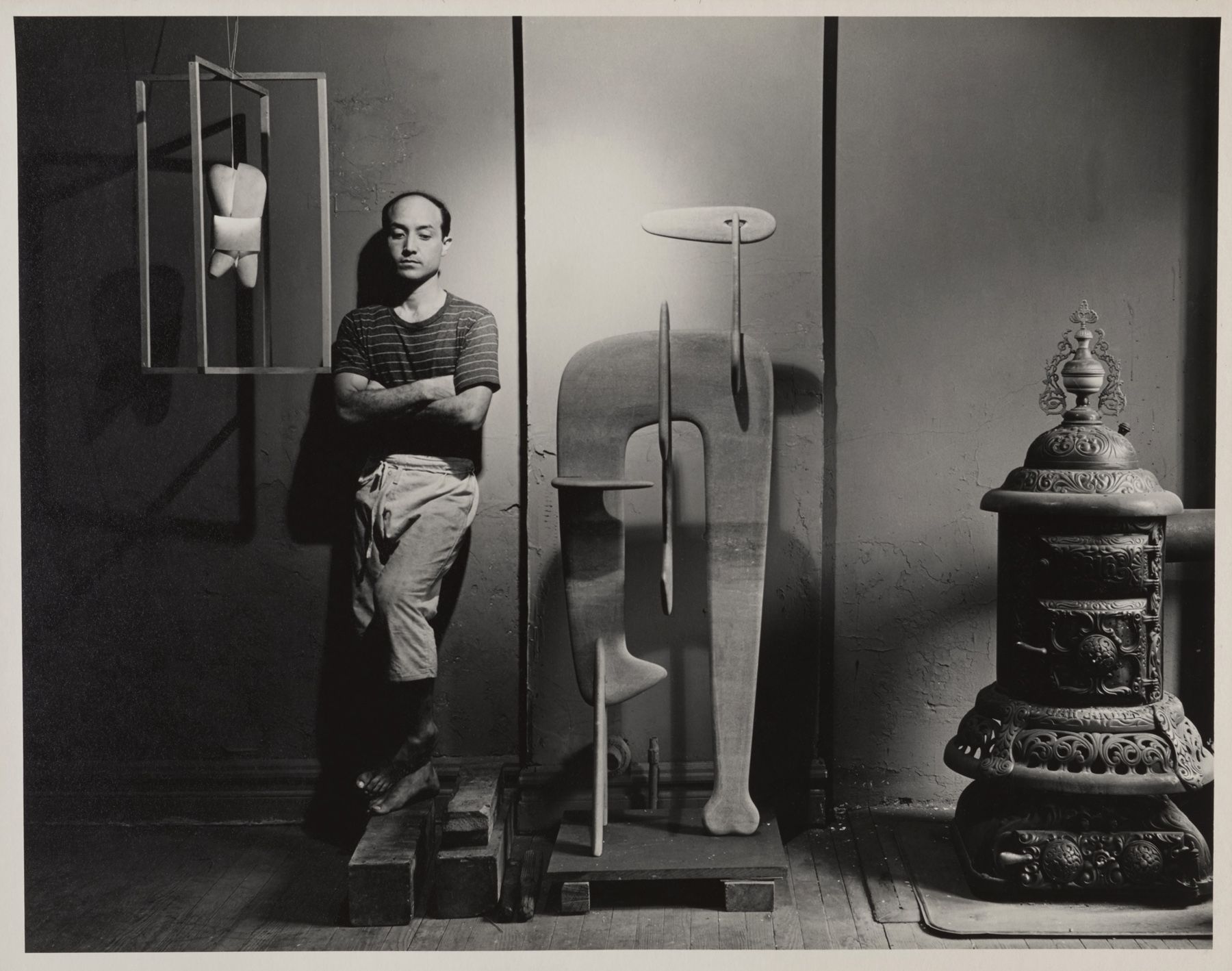 Arnold Newman - Isamu Noguchi (1914-1915).jpg