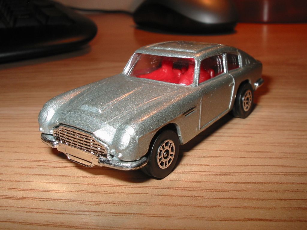 Aston Martin DB6 - Corgi.jpg