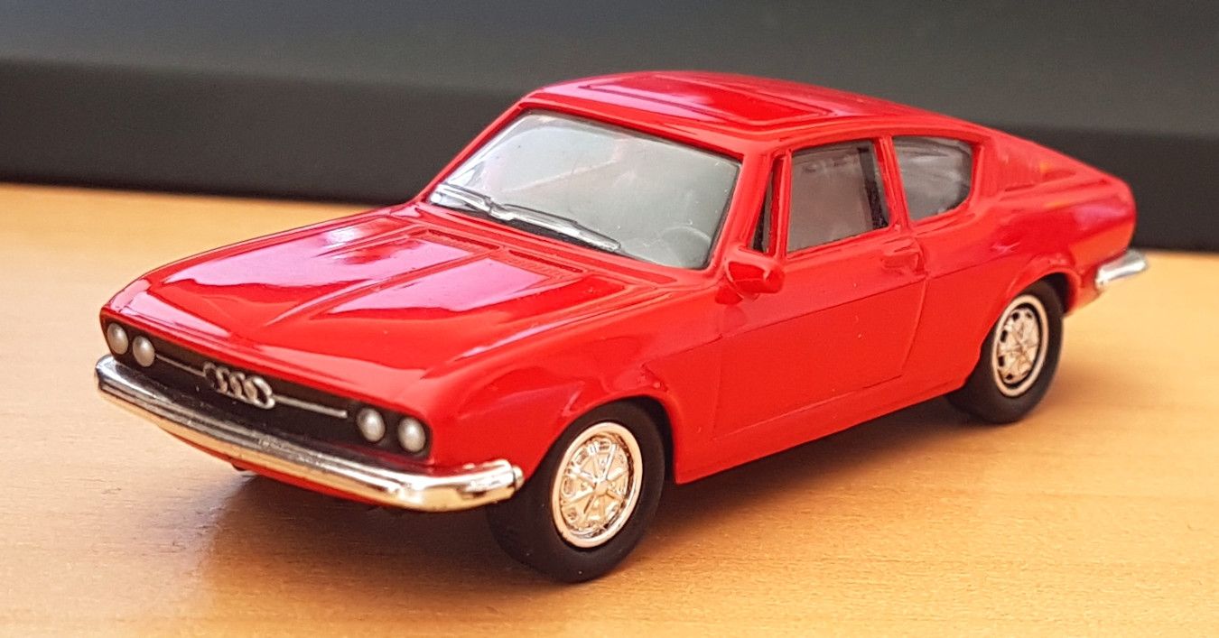 Audi 100 Coupe (C1) (1) - Grell.jpg