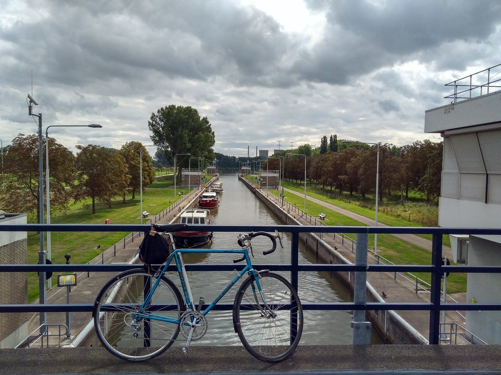 Auf der Maasschleuse in Linne.jpg