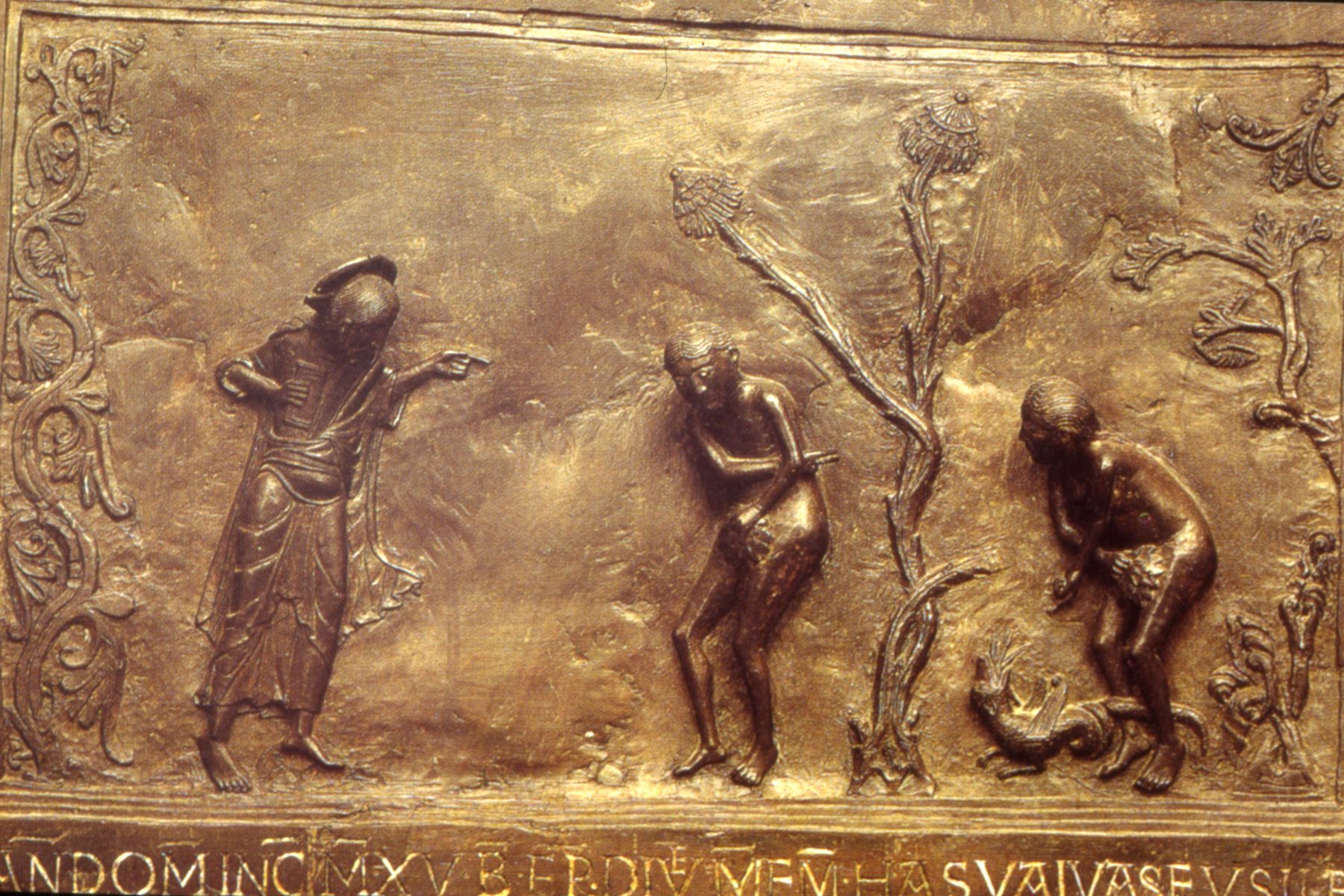 bronzetür St. Michael Hildesheim, Adam und Eva nach dem Sündenfall.jpeg