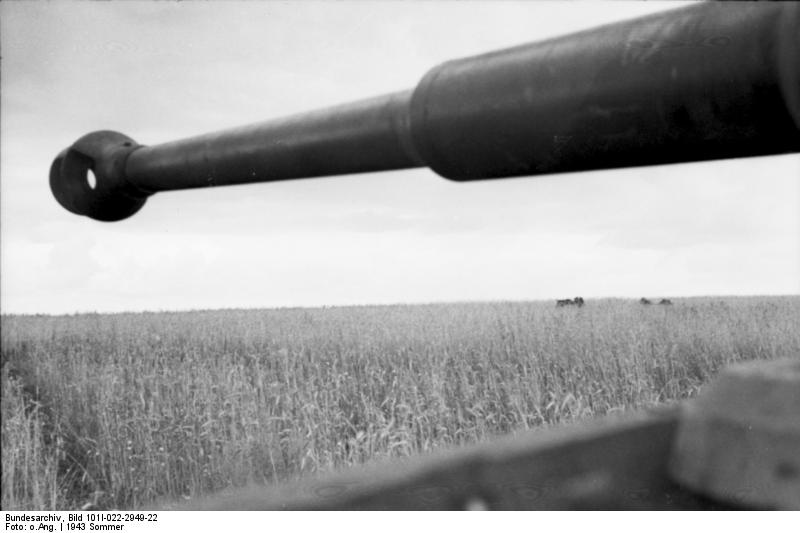 Bundesarchiv_Bild_101I-022-2949-22,_Russland,_Panzerkanone.jpeg