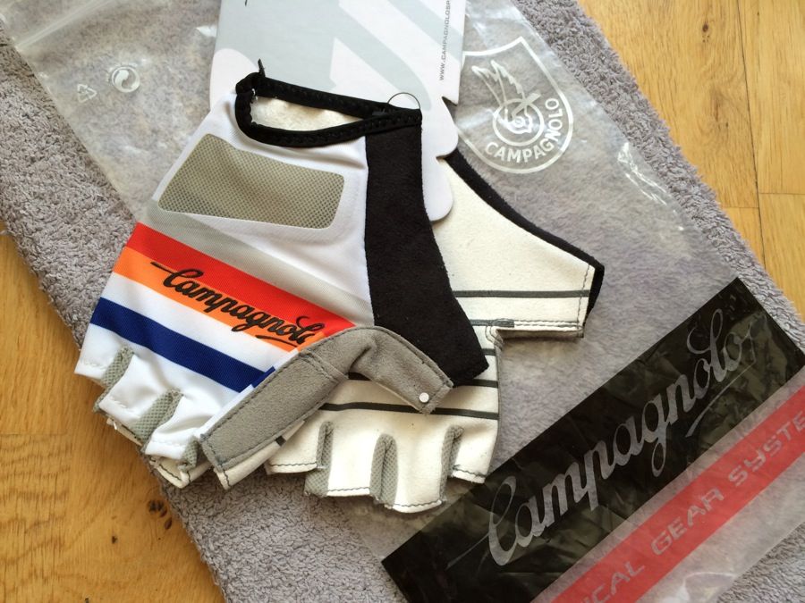 campa_gloves_1924.jpg