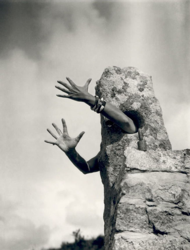 Claude Cahun - Je tends les bras (I extend my arms) c. 1932, Silver gelatin print.jpg