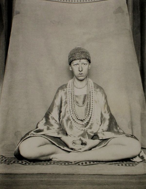 Claude Cahun - Self-Portrait 1927.jpg