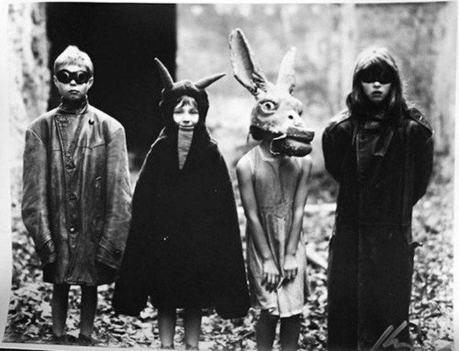 creepy-vintage-halloween-costumes22.jpg
