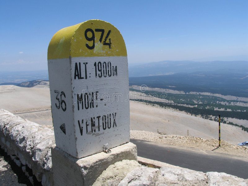 de-steen-mont-ventoux-van-het-niveau-8354693.jpg