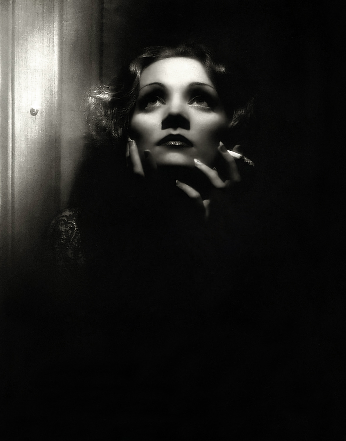 Don English - Marlene Dietrich in Shanghai Express1932.jpg