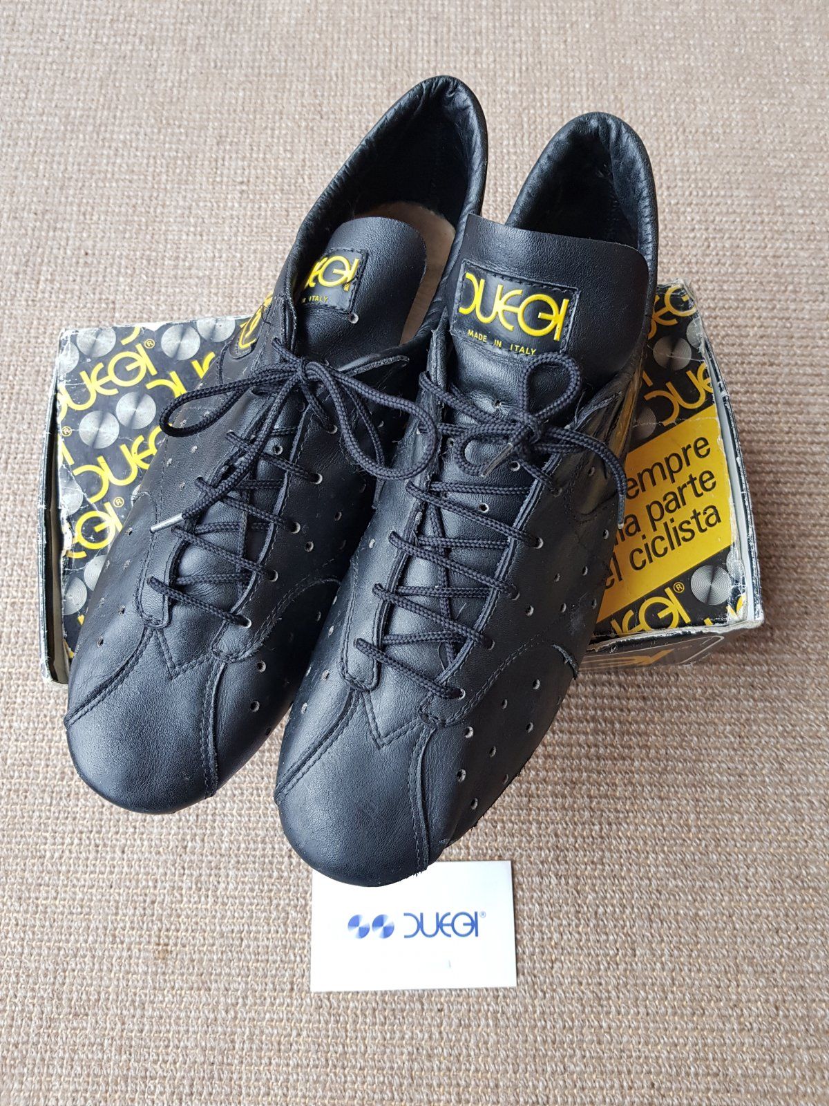 Duegi Schuhe.jpg