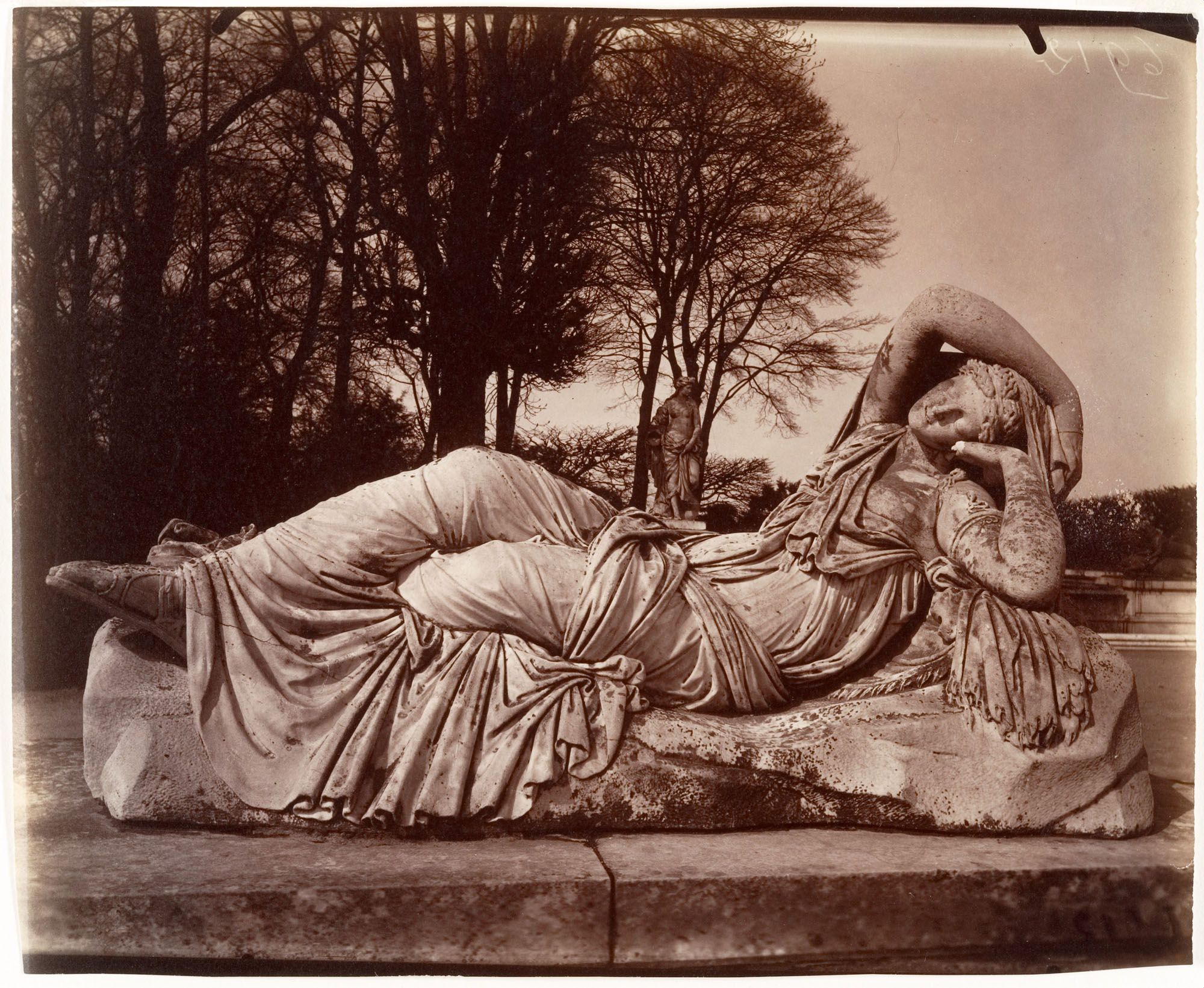 Eugène Atget (French, Libourne 1857-1927 Paris) Versailles 1924-25.jpg