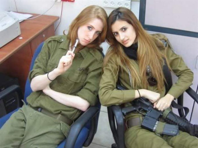 female israel soldiers (1).jpg