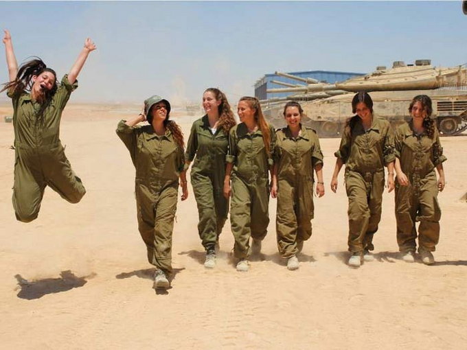 female israel soldiers (5).jpg