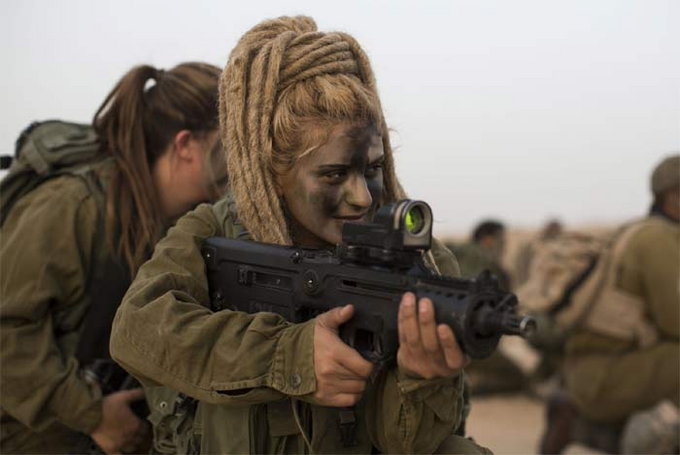 female israel soldiers (6).jpg