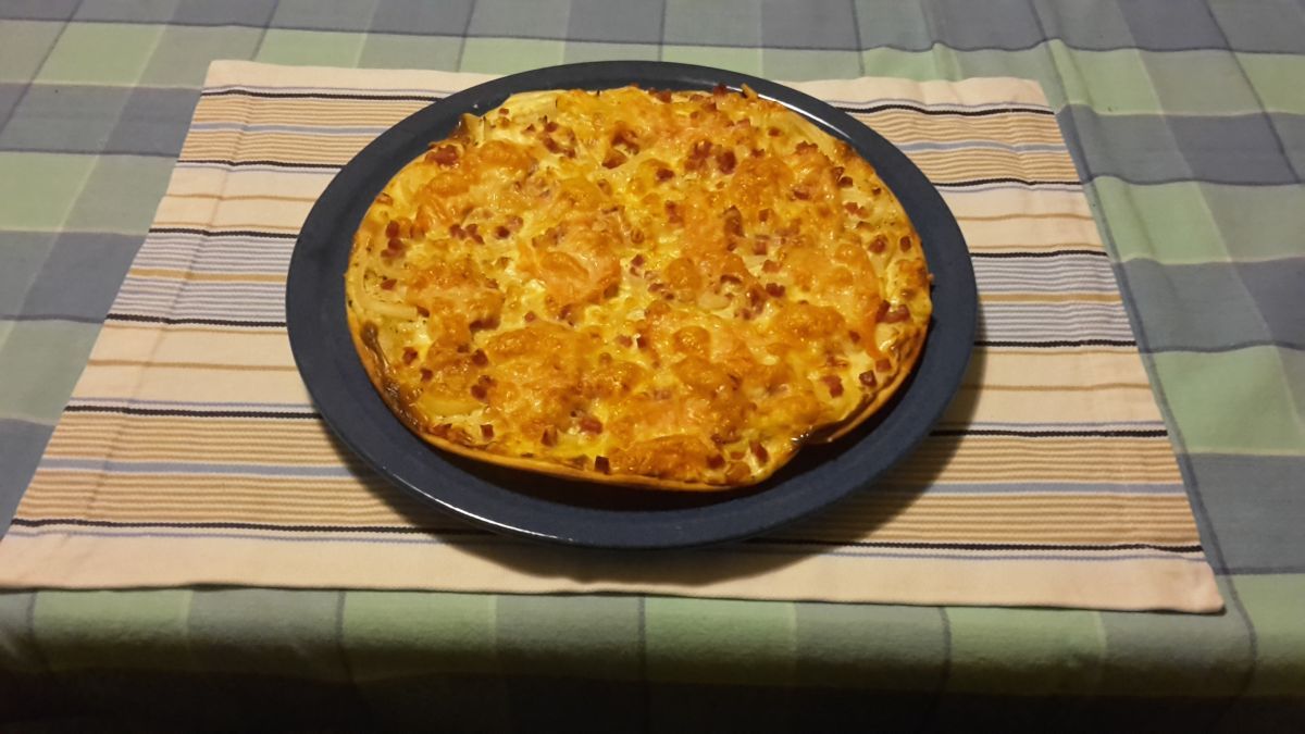 flammkuchen mit lachs, gratiniert.jpg