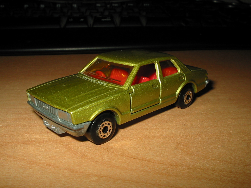 Ford Cortina - Matchbox.JPG