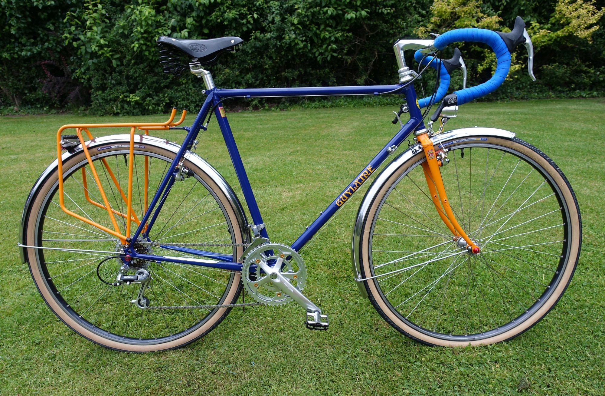 GuylaineBlauGelb01.jpg