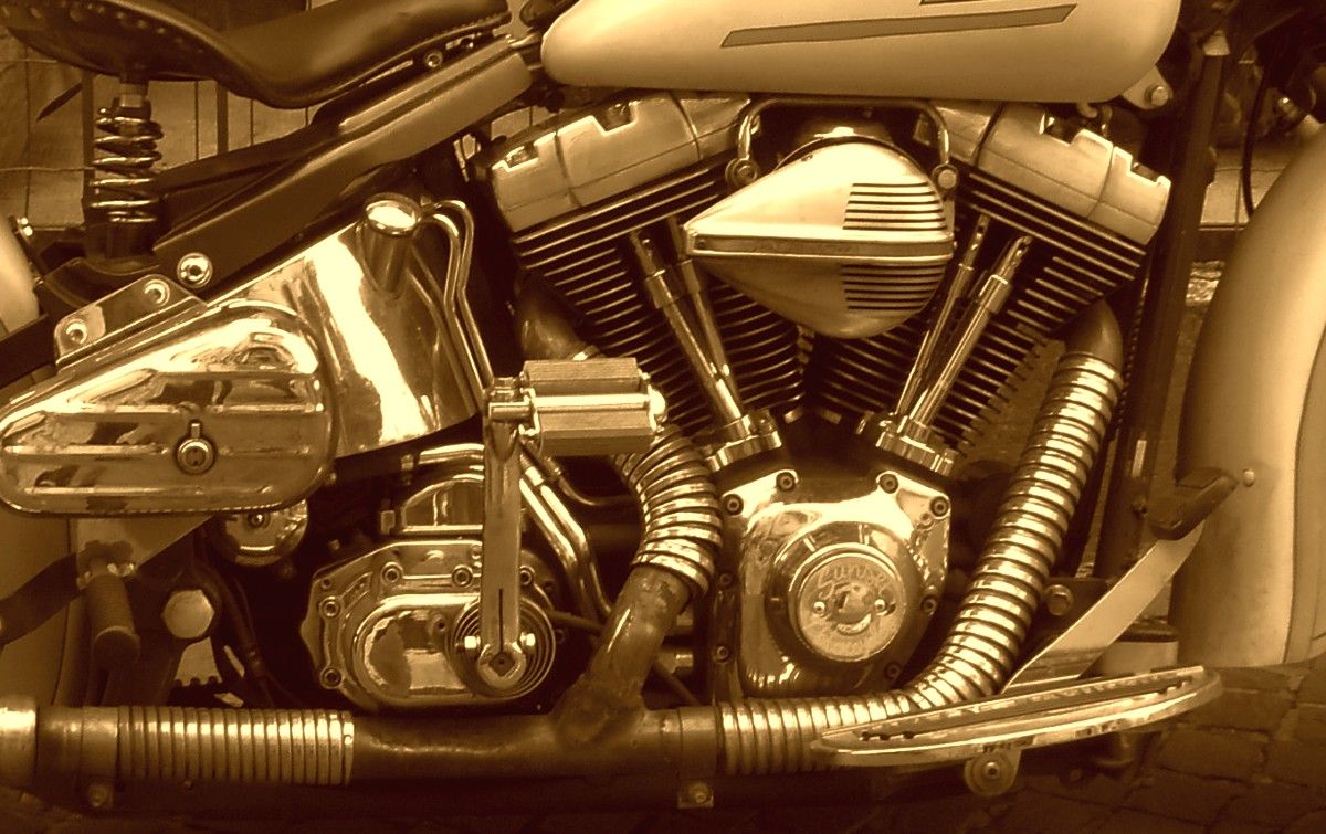 Harley_Sepia_1200.jpg