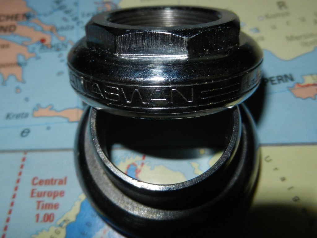 Hatta Swan FRA 004.jpg