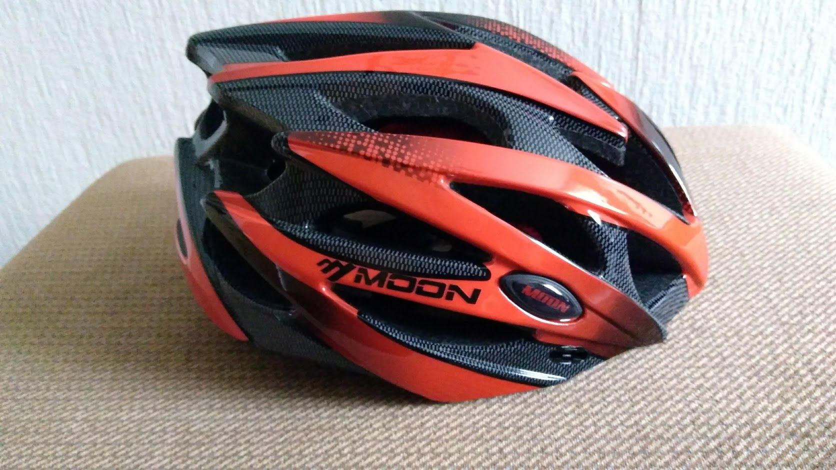 Helm Moon 230g.jpg