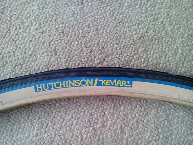Hutchinson Kevlar 700x23 C.jpg