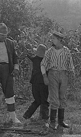 Joe Roberts Buster Keaton, Joe Keaton - The Scarecrow (1920) 2.gif
