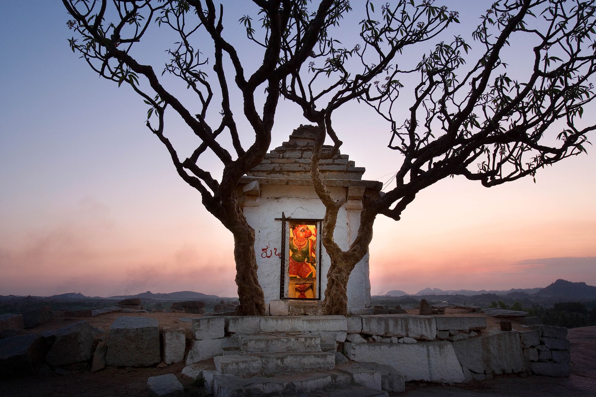 John Gollings - Hanuman Temple, Hampi, India 2006.jpg