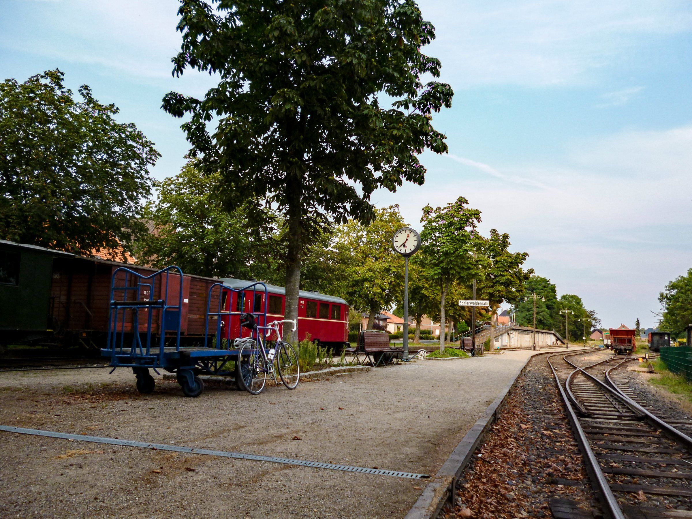 Kleinbahn und Fahrrad - Kopie (2).jpg