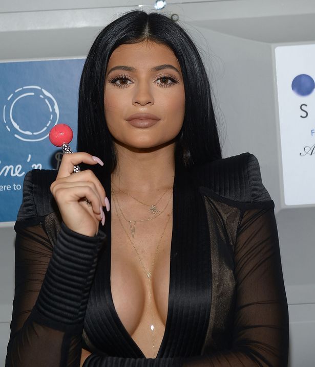 Kylie-Jenner-attends-the-Sugar-Factory-opening.jpg.062bf2d52707536719026d9b6d4c3cb9.jpg