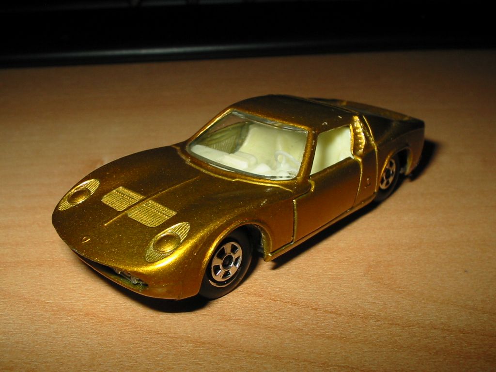 Lamborghini Miura - Matchbox.JPG