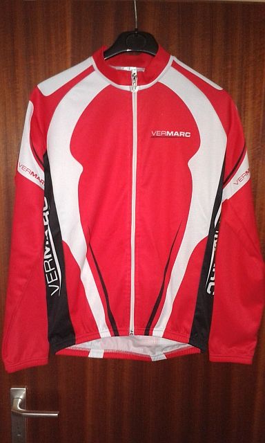 Langarmtrikot rot Front.jpg