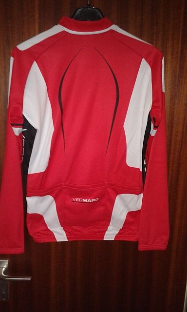 Langarmtrikot rot Rücken.jpg