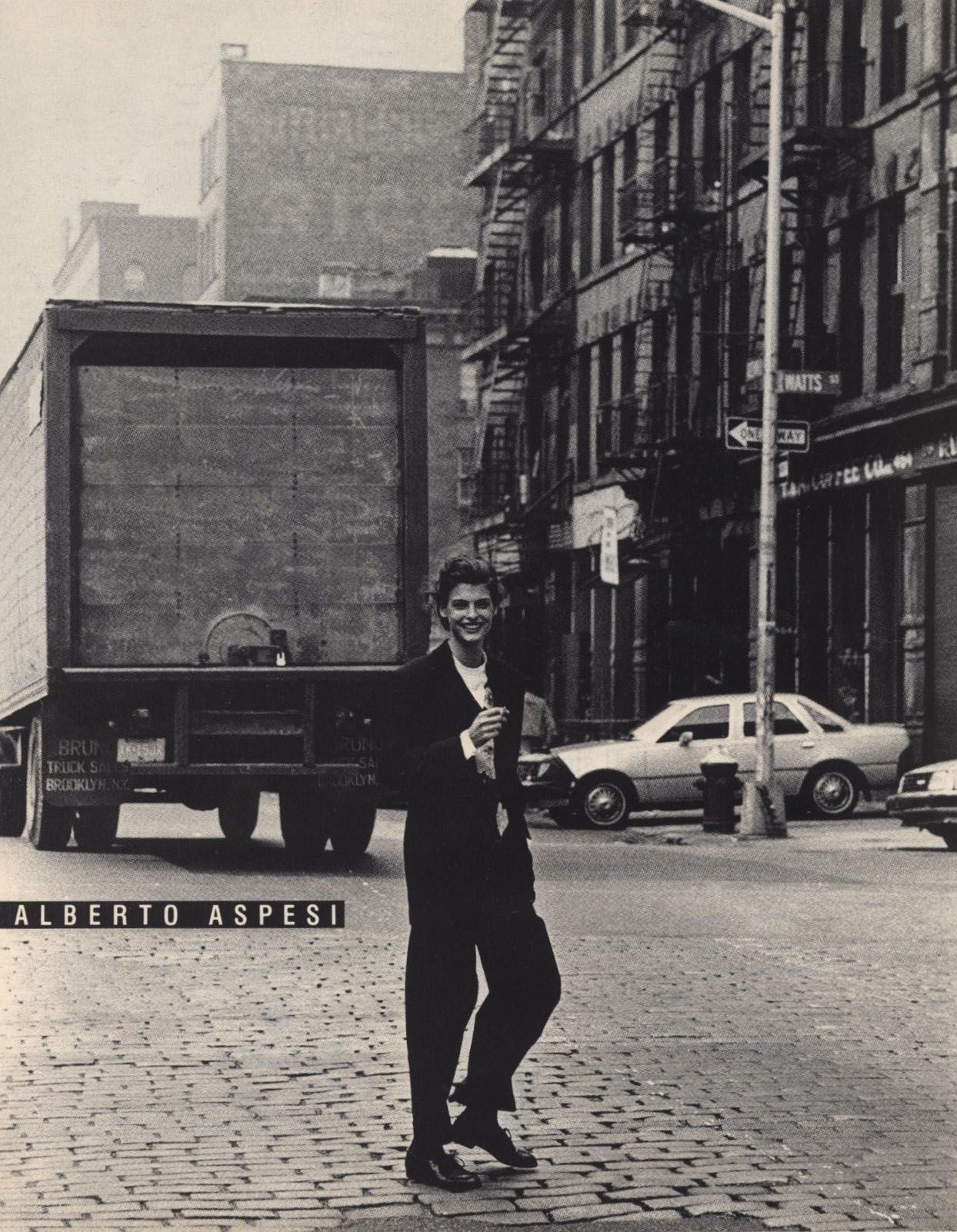 linda_evangelista_alberto_aspesi_ad_photography_peter_lindbergh_1988.jpg