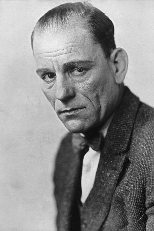 Lon Chaney portrait c1923.jpg