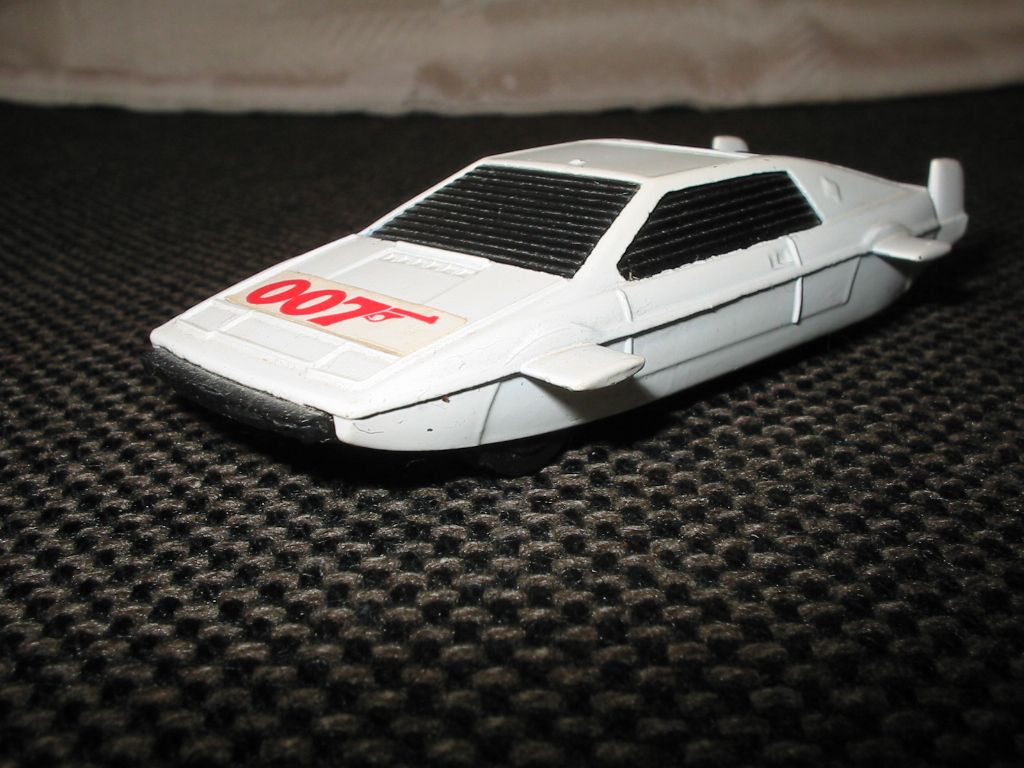 Lotus Esprit 007 - Corgi.JPG