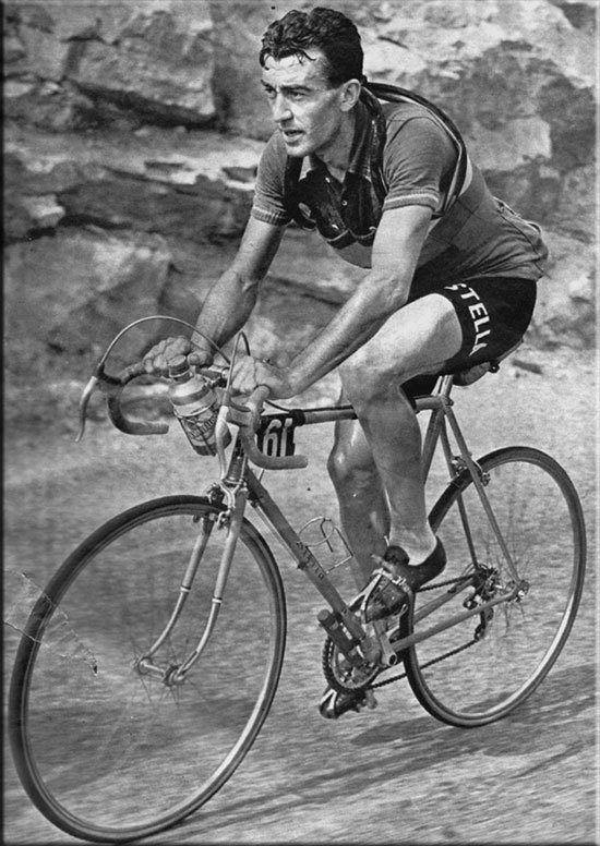 Louison-Bobet-Tour-de-France-1953-winner-Stella-bike-Huret-groupset.jpeg