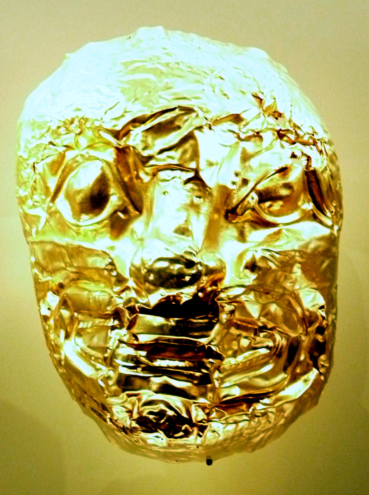 Máscara de oro, precolombina. Museo del Oro, Bogotá, Colombia.jpg