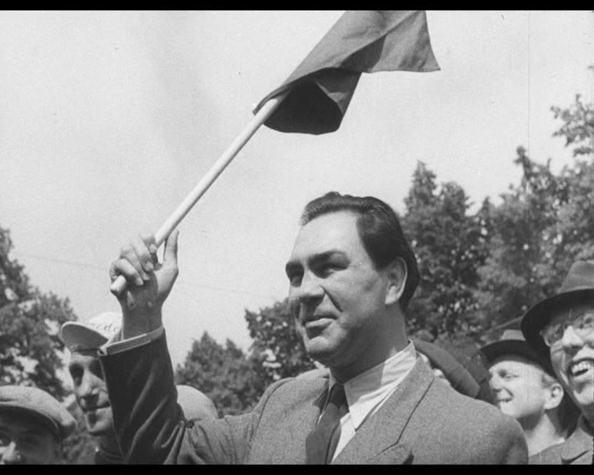 Max Schmeling startet das Rennen in Hamburg.jpg